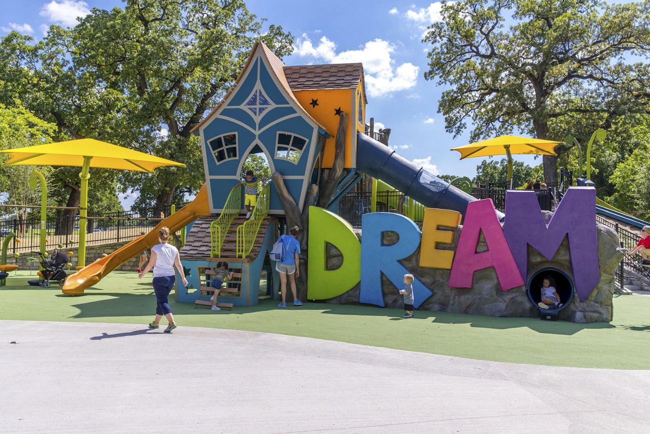                         Dream Park
                    