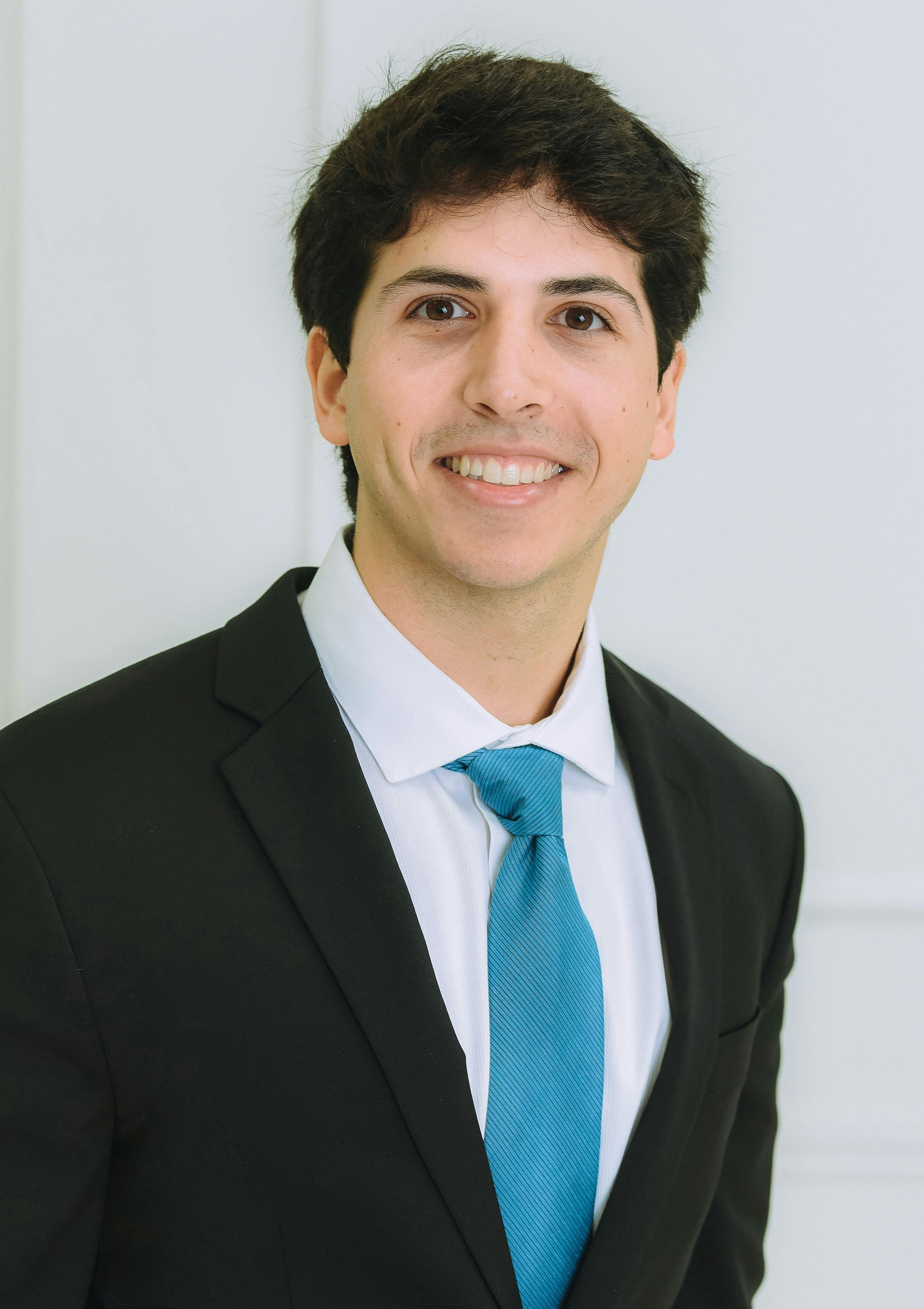 Alejandro Ruiz Biography Photo