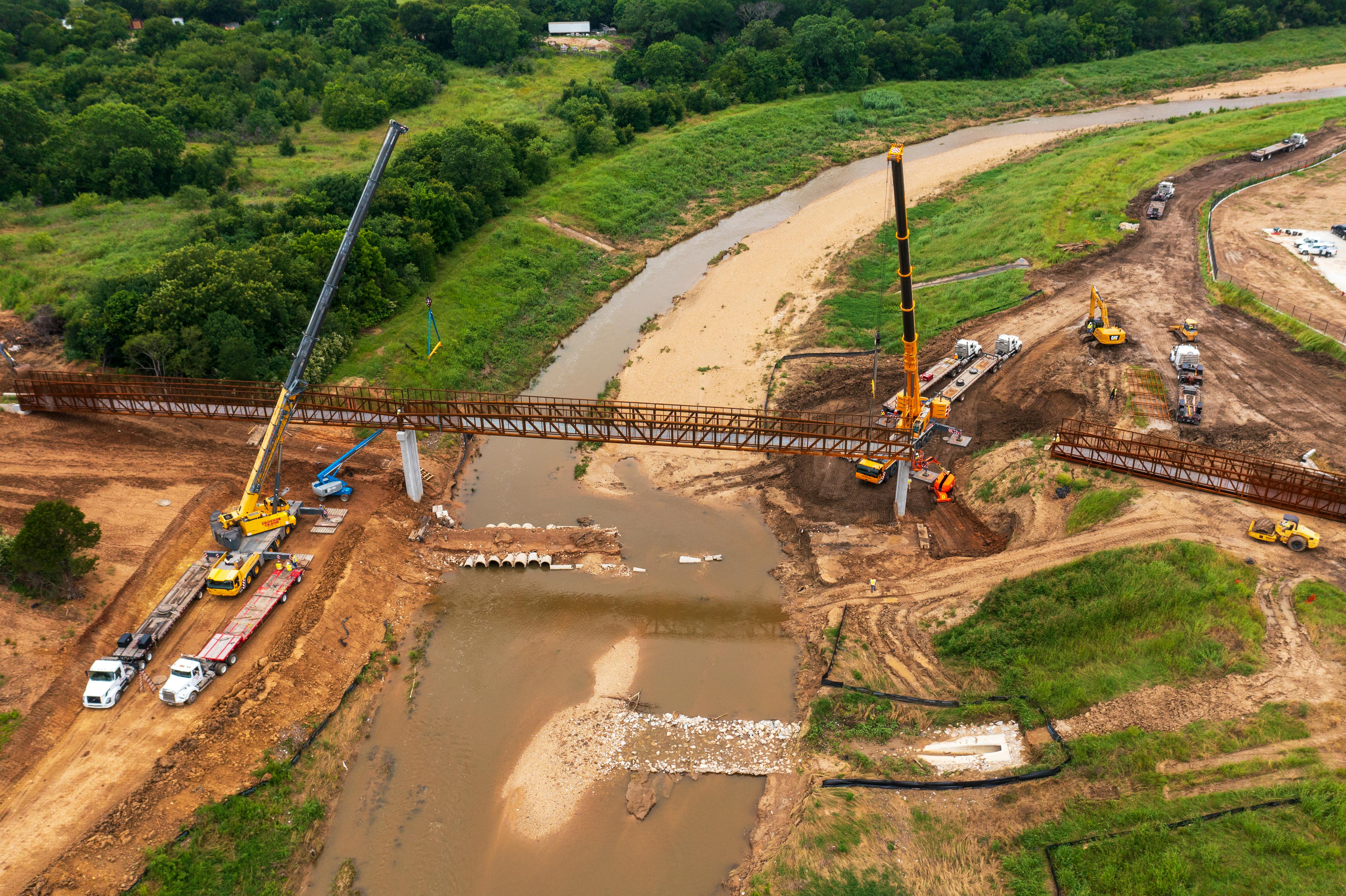 Time-Lapse Tuesday: Installation of Cheney Hills Pedestrian Bridge